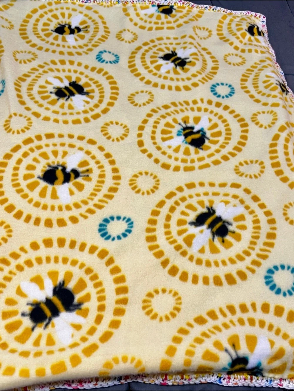 Handmade Crocheted Afghan Reversible Bee Print Granny Baby Throw Blanket 43x36